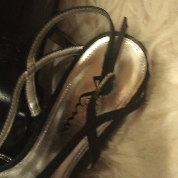 Heels - Picture 7 of 7